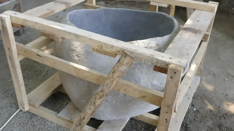 Product image 3 of the product “Basin from Riverstone, Natural surface, polished inside. Length 73 cm, Width 65 cm, Height 45 cm, Depth 32 cm. ”